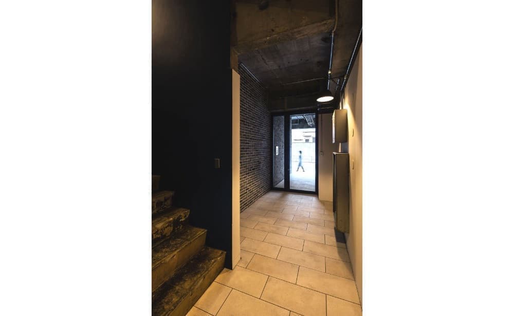 entrance2.jpg