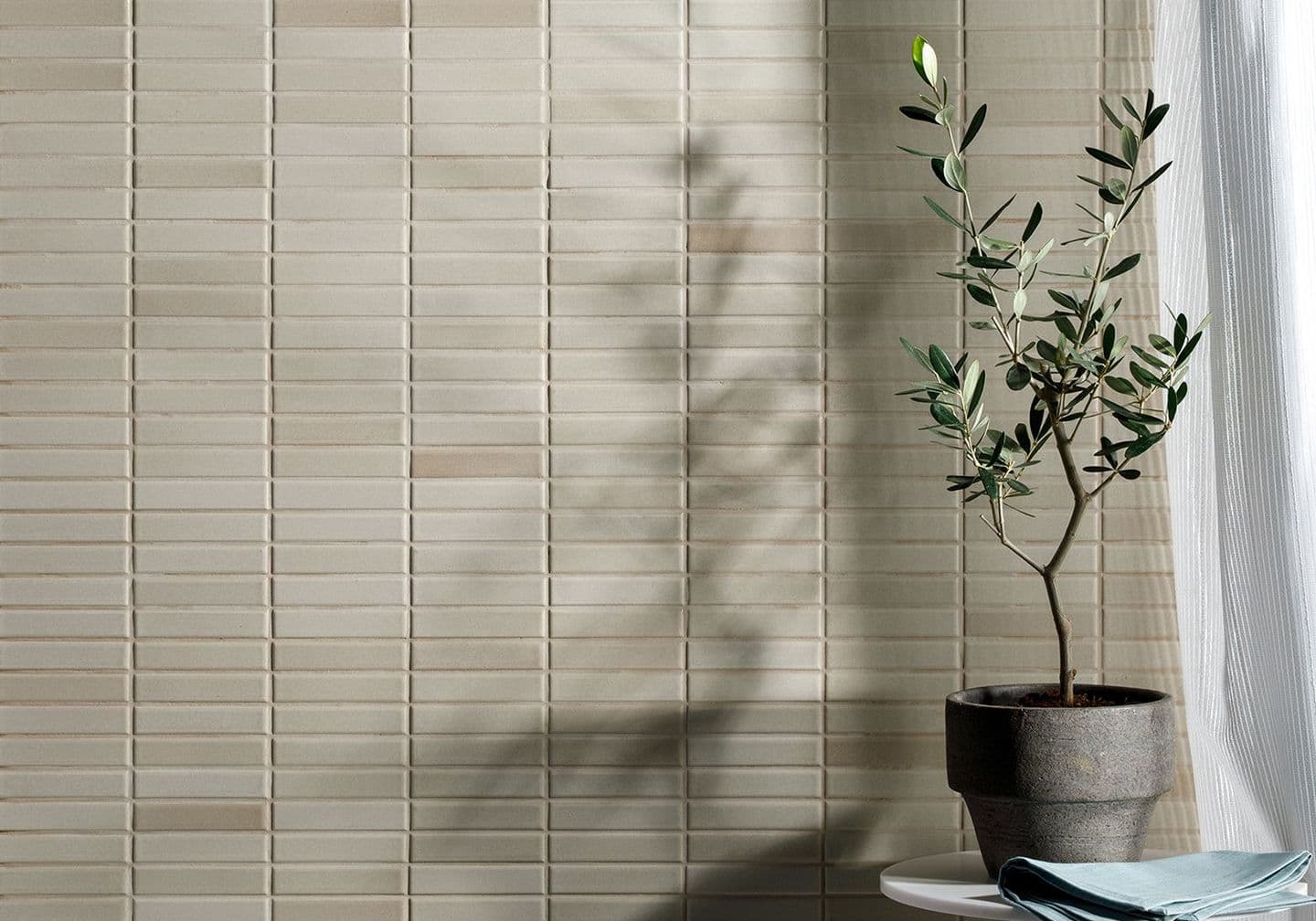 タイルの名古屋モザイク工業（株）／新製品「ピカディエットグラス」（アートモザイクタイル）