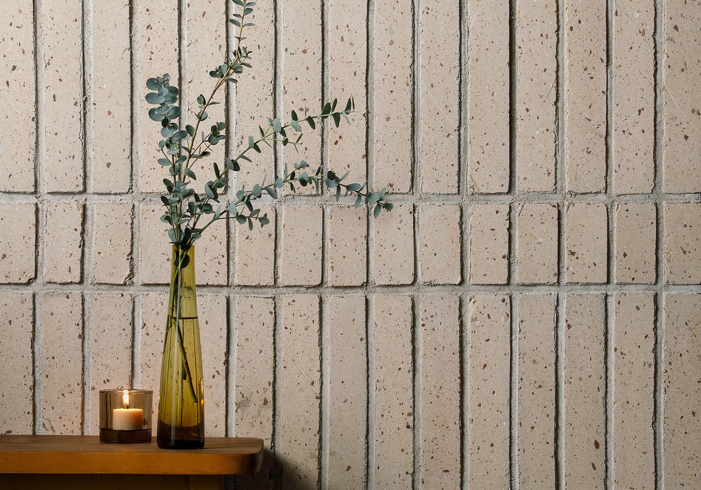 タイルの名古屋モザイク工業（株）／新製品「シュトラーセ」（クラフトタイル）